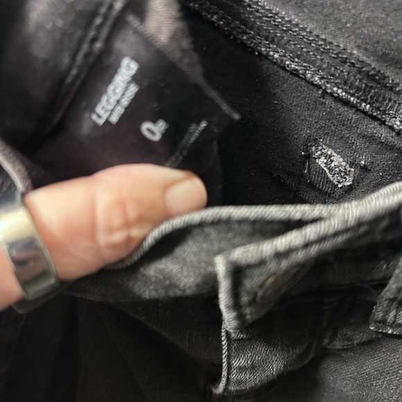 Women's Black Denim EXPRESS Jeans w/ Skinny Fit and 5 Pockets Great Condition - Picture 4 of 5